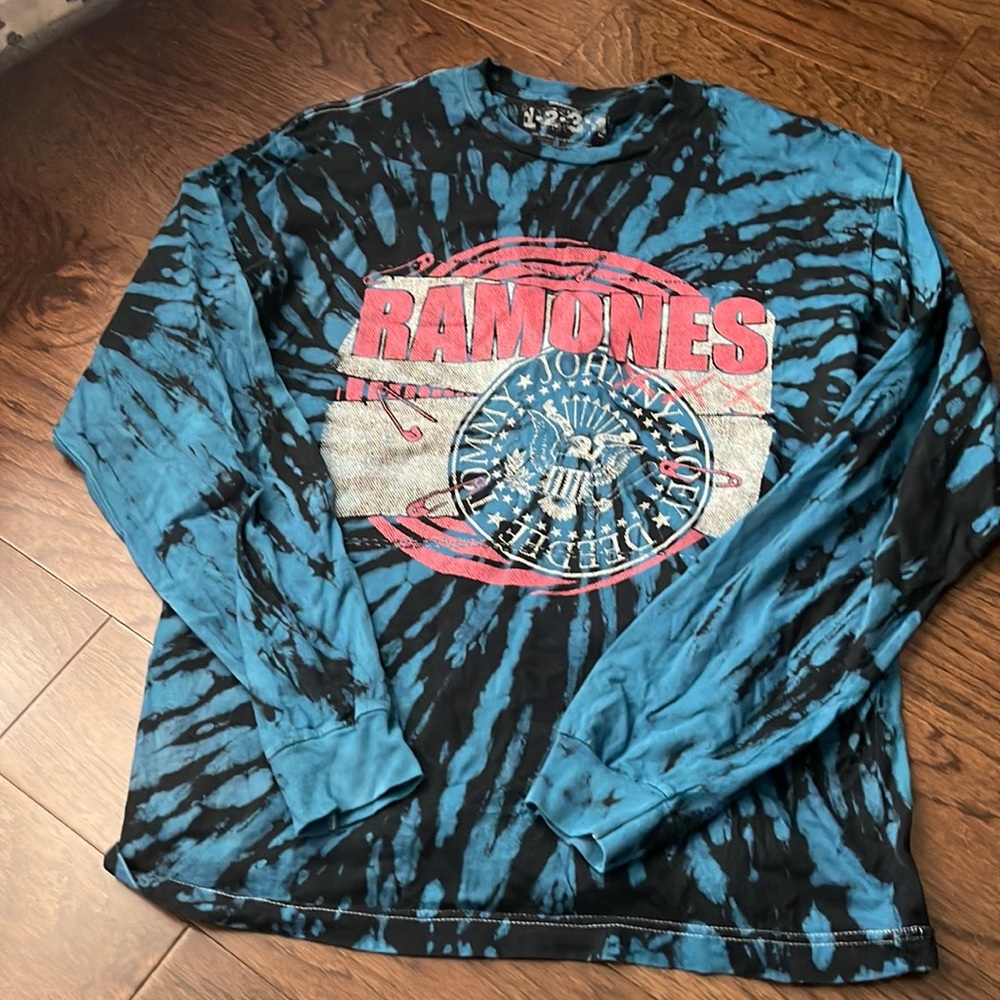 Women’s long sleeve shirt with tie-dye pattern